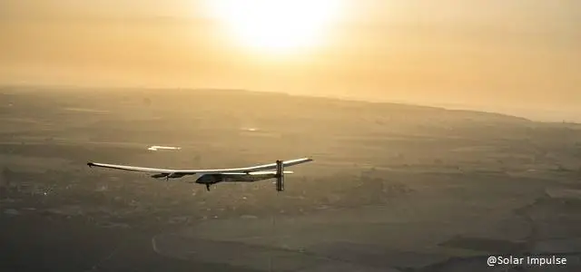 Solar Impulse survole Séville (Espagne)