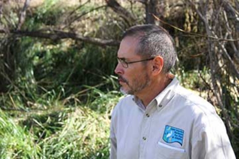 Angel Montoya, biologiste chez Partners for Fish and Wildlife