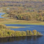 De nouvelles cartes montrent comment les eaux souterraines affectent les lacs et les rivières