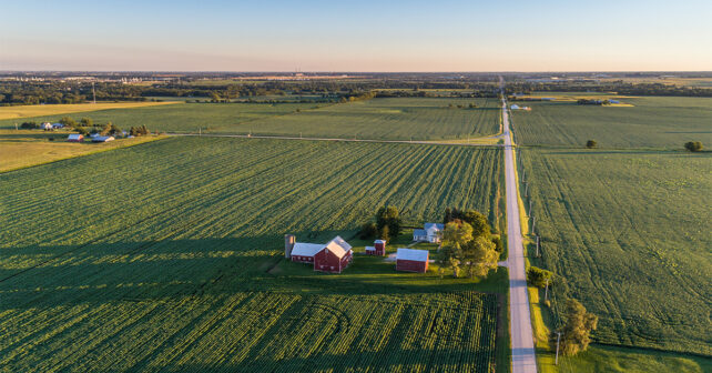 En boîte : des entrepôts de vente au détail ouvrent des terres agricoles vierges