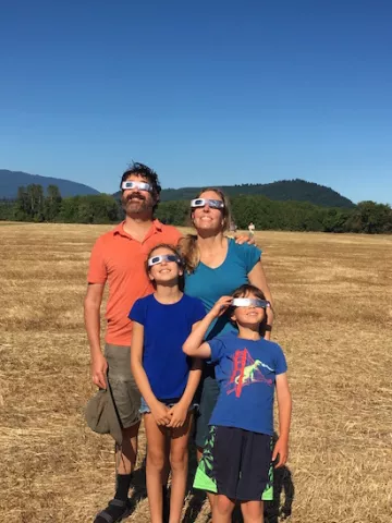 regarder l'éclipse