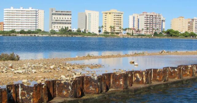 MITECO desmantelamiento Puerto Mayor recuperación ambiental Caleta Estacio