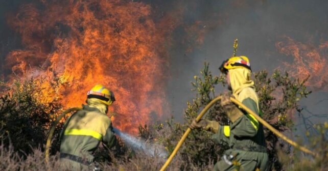 Gran incendio forestal en A Cañiza (Pontevedra), ya se ha emitido el Es-Alert para 7 municipios, realizado desalojos y confinamientos