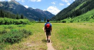 recorrido senderistas ecoturistas verano