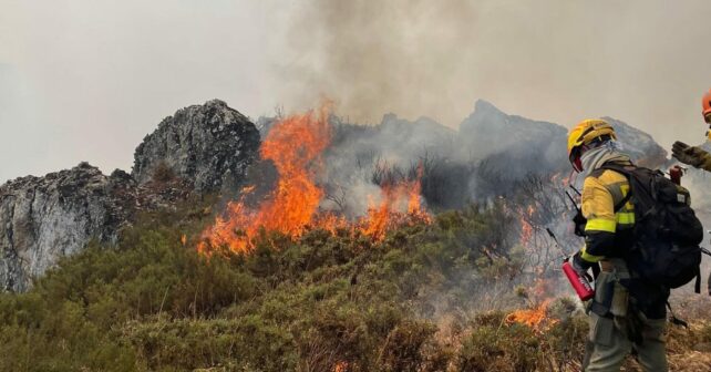 incendio forestal infinito Fasgar 30 días activo