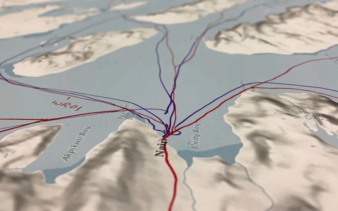 Une carte des itinéraires de déplacement sur la glace près de Nain, la capitale du Nunatsuiviat. Photo de Breanna Bishop.