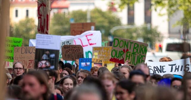 Activistas climáticos defienden la financiación europea a ONG ante el Parlamento Europeo