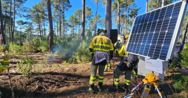 Dispositivos y sensores del proyecto de UEx SenForFire monitorizando temperatura, gases y humedad para detectar incendios forestales en tiempo real
