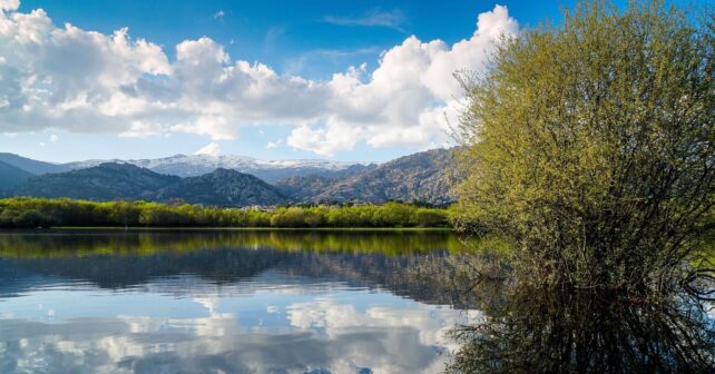 La réserve en eau au 31 décembre s'élève à 56,3% et dépasse la moyenne de la dernière décennie de plus de 4 000 hm³