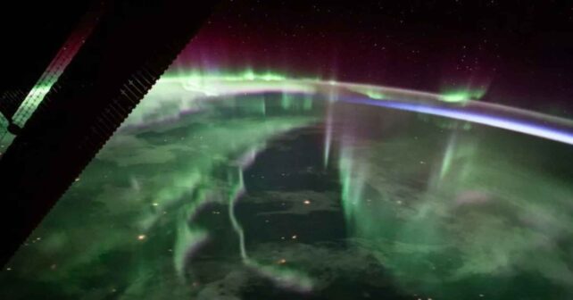 Aurora boreal vista desde la Estación Espacial Internacional sobre la Tierra
