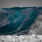 Les satellites enregistrent des vagues de 20 mètres, équivalentes à la hauteur de l'Arc de Triomphe, révélant la puissance des marées océaniques