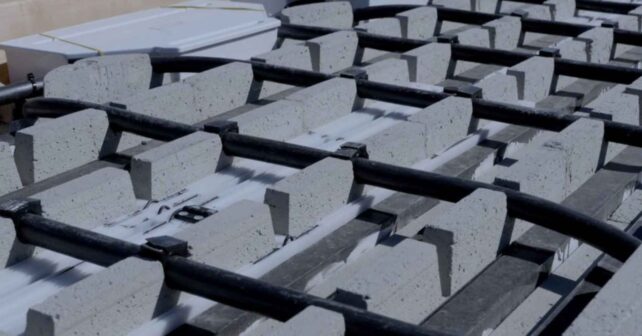 Sistema de carga inalámbrica integrado en una autopista de Florida para recargar coches eléctricos en movimiento