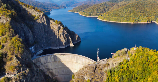 Vista aérea de embalse al 77 por ciento de capacidad