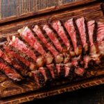 Une étude révèle que les mangeurs de viande ont plus de chances de vivre jusqu'à 100 ans, mais il y a un problème