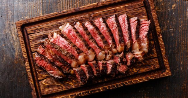 Carne roja como fuente de proteína en un estudio sobre longevidad y centenarios.