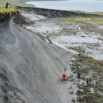 L’avertissement est brutal : les scientifiques calculent le seuil qui nous pousse vers une planète à effet de serre, avec le Groenland, l’Amazonie et le permafrost à la limite et un point de non-retour plus proche qu’on ne le pense.