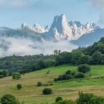 Le Plan directeur des Picos de Europa Asturias réglemente l'élevage et le tourisme durable dans le parc national avec un équilibre entre conservation et économie locale.