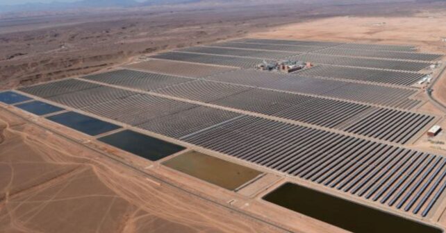 Planta solar en el desierto de Marruecos que podría suministrar energía a Alemania mediante el proyecto Sila Atlantik.