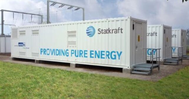 Sistema de baterías de larga duración de Statkraft en Cushaling, Irlanda, junto a parque eólico.
