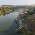 Une étude sur les contaminants émergents dans le Tage révèle la présence de médicaments et d'antibiotiques dans l'eau