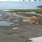 Des scientifiques russes célèbrent un événement sans précédent en Antarctique : ils découvrent une oasis avec des lacs et des animaux là où ils pensaient qu'il y avait un simple rocher