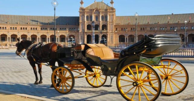Pacma denuncia coches de caballos en Sevilla y propone sustitución por calesas eléctricas sin maltrato animal