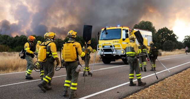 Bomberos forestales durante labores de prevención de incendios