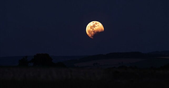 Comment et quand admirer lʼéclipse partielle de Lune qui sera visible depuis toute la France ce week-end