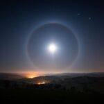 Un spectaculaire halo lunaire pourrait apparaître au-dessus de la France cette nuit : voici comment ce phénomène se forme