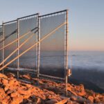 Le Maroc donne une leçon à l'Espagne et ce qui semblait être de la science-fiction est désormais une réalité : des femmes escaladent les montagnes avec des filets géants pour transformer le brouillard en eau potable.