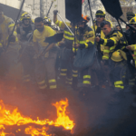 Les pompiers forestiers exigent plus de protection du travail face à un été à haut risque d'incendies de forêt