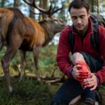 ʼIl a chargé alors quʼon remontait le sentierʼ : un randonneur encorné par un cerf en pleine forêt de lʼIsère
