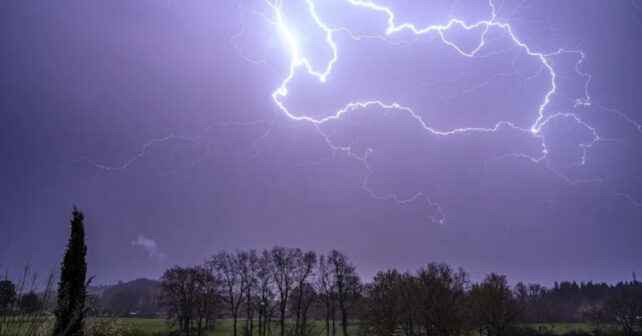 El tiempo en España hoy lunes 13 de julio: tormentas fuertes y calor extremo según la AEMET