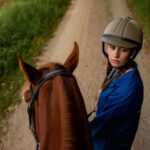 Un cheval refuse dʼavancer sur un chemin quʼil connaît par cœur : son cavalier comprend plus loin