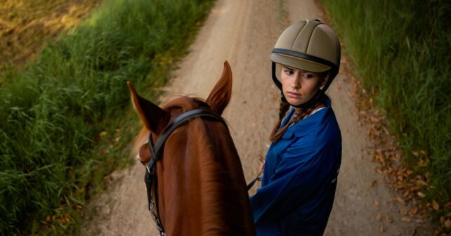 Un cheval refuse dʼavancer sur un chemin quʼil connaît par cœur : son cavalier comprend plus loin