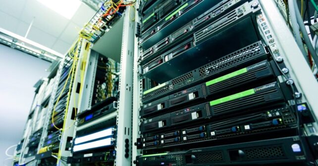 Centros de datos para inteligencia artificial bajo la lupa: ocho megaproyectos afrontan dudas técnicas, financieras y administrativas