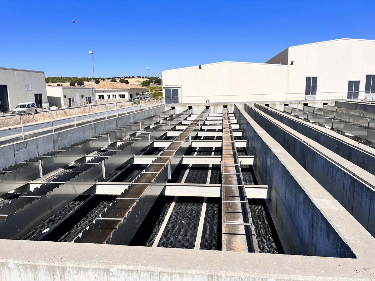 Décanteurs de la station de traitement d'eau potable de la Plaine de La Manchega