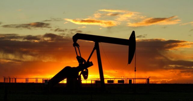 Instalación de fractura hidráulica para ilustrar el Día Internacional contra el Fracking 2026