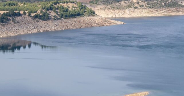 Vista de un embalse para ilustrar la reserva hídrica en España