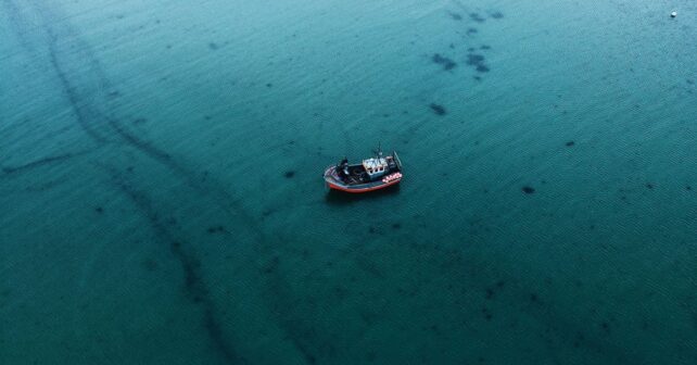 Embarcación de pesca artesanal, actividad cuyo impacto en los fondos estudiará el IEO-CSIC